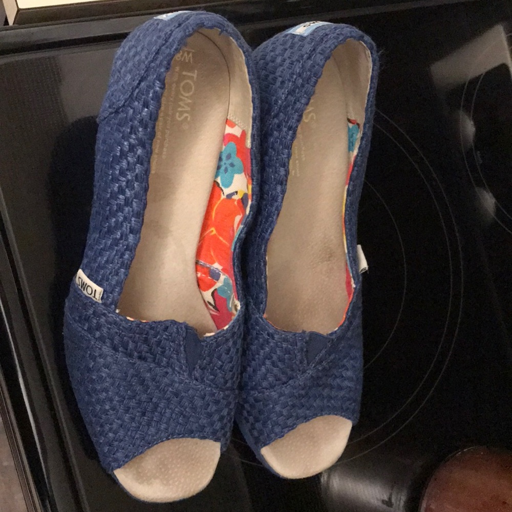 TOMS wedges